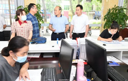 優化營商環境 助力經濟發展 莫若鋒在服務窗口調研時強調增強服務意識，提高服務效能